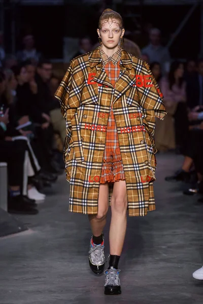 Look 14